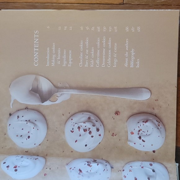 Dessert hardcover cook book - Picture 3 of 3
